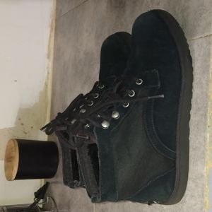 Boots UGG size 8 W